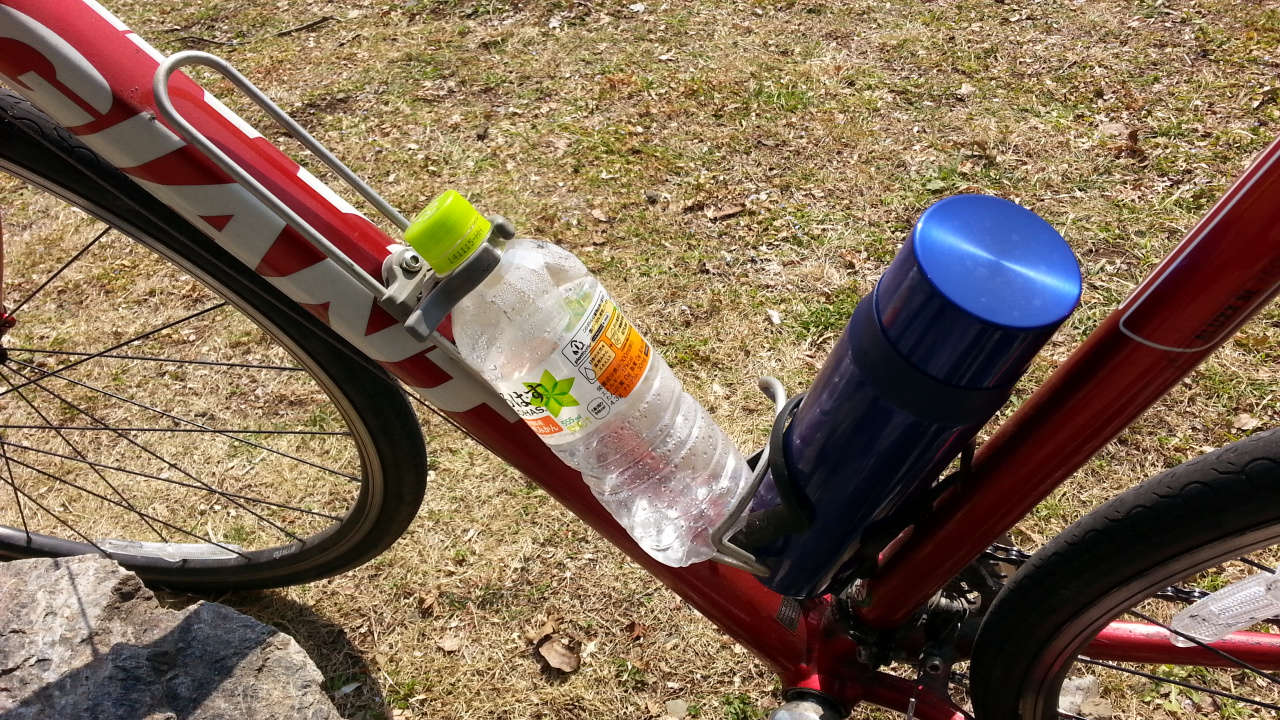 全商品オープニング価格！ ドリンクホルダー 自転車 ボトルケージ ペットボトル カーボン ツール ブルー